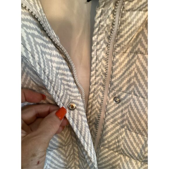 Gap Herringbone Puffy Vest Sz XL Zip Snap Closure Gray Cream - Picture 3 of 7